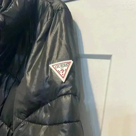 Guess black puffer coat size large. In excellent condition! - Picture 8 of 13